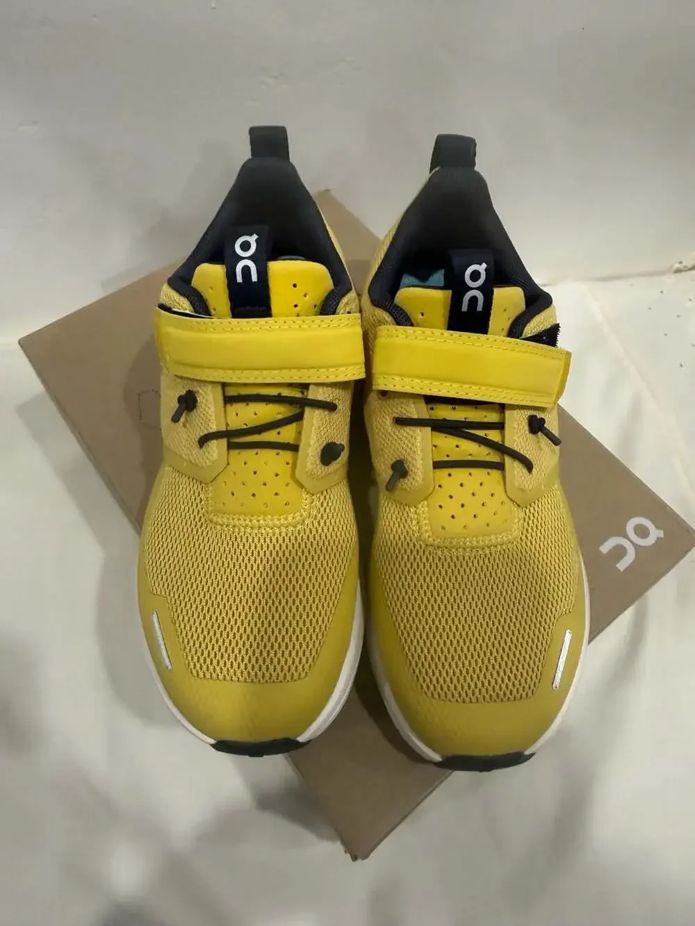 On Cloud Play Kids Mustard White Sneakers Size 13K